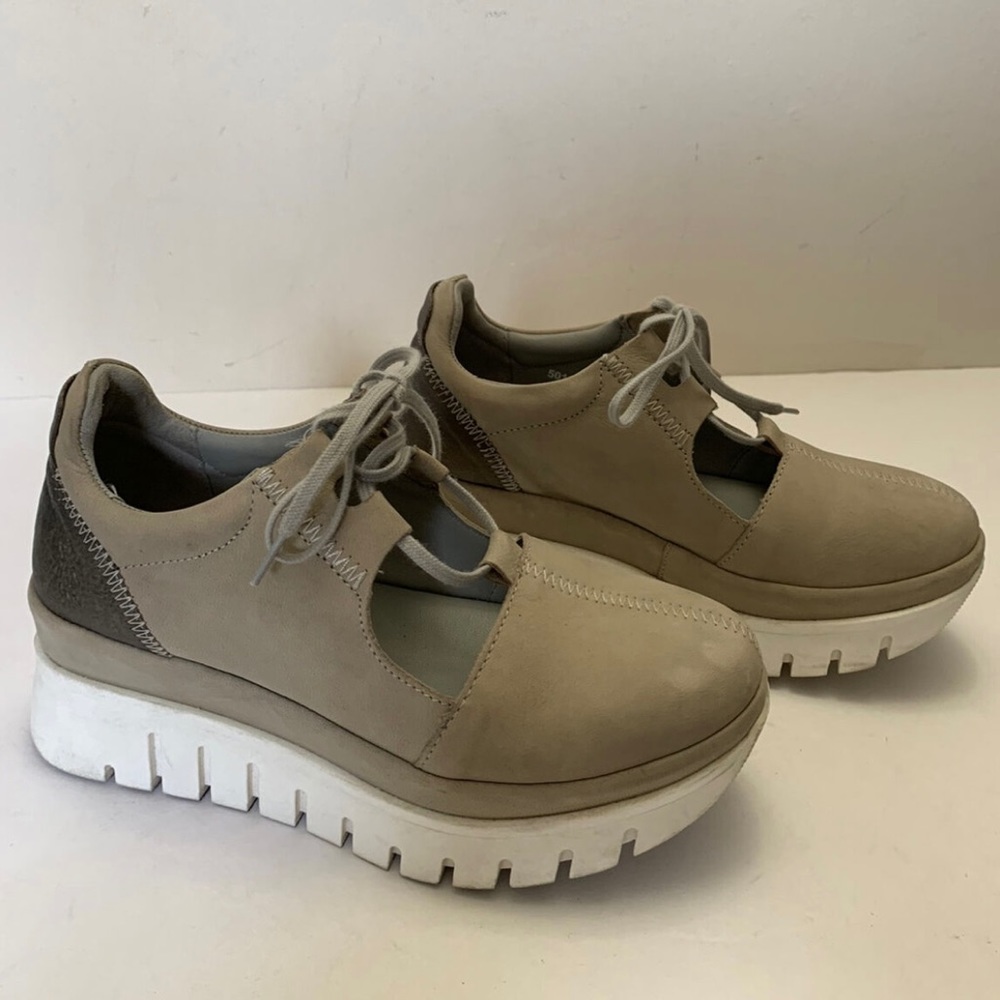 FLY London Womens Bump Gray Leather Fashion Sneaker Size 40 -